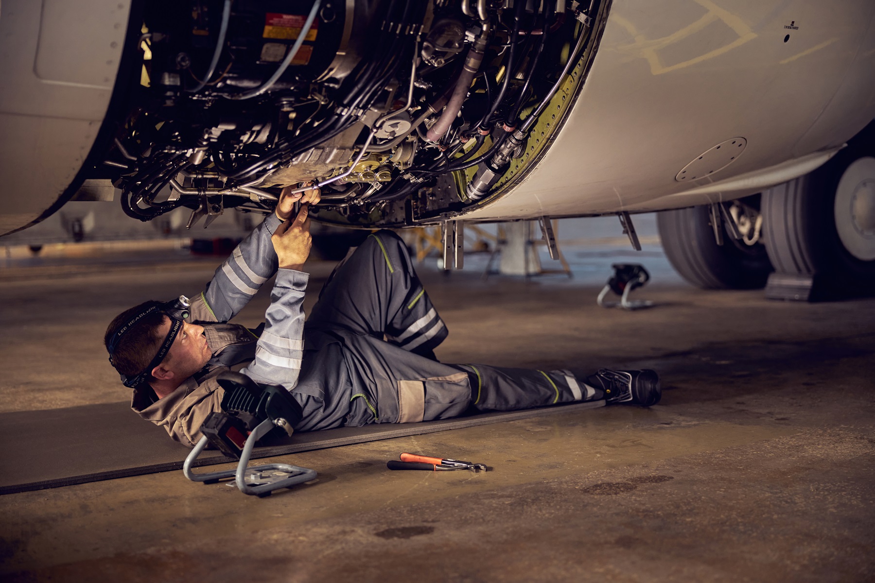 shortage of aircraft maintenance technicians and mechanics